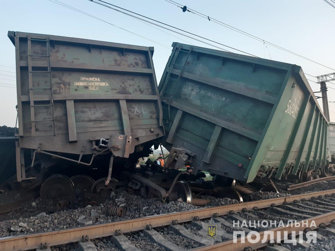 В Кривом Роге сошел с рельсов грузовой поезд