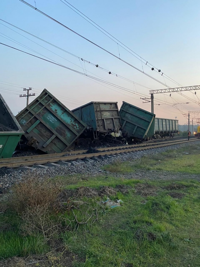 В Кривом Роге сошел с рельсов грузовой поезд